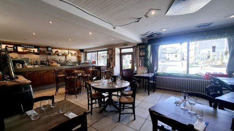 Vente Bar, Restaurant, Vin et spiritueux avec terrasse à Ploumilliau (22300)