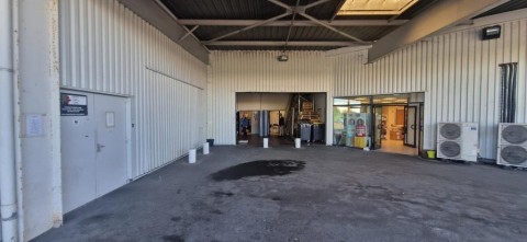 Vente Local commercial , 540 m2 à Mondeville (14120) en France