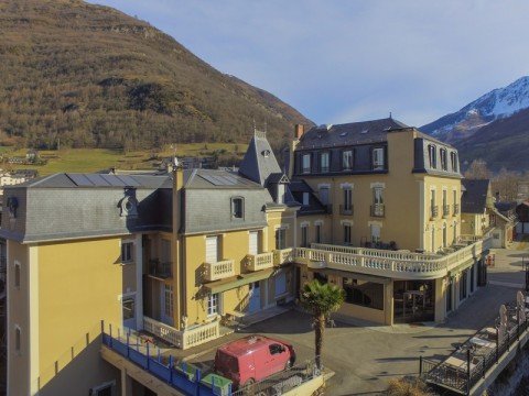 Vente Bar, Hôtel restaurant 3* de 28 chambres avec terrasse à Luz-Saint-Sauveur (65120) en France