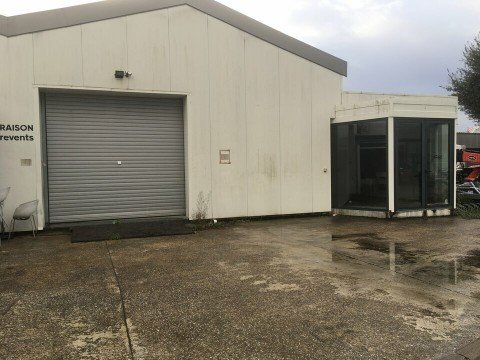 Vente Local commercial , 280 m2 à Le Haillan (33185) en France