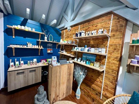 Vente Parfumerie, Relaxation / Massage, Esthétique / salon de beauté, 38 m2 à Les Trois-Îlets (97229)