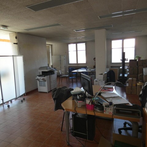 Vente Bureaux / Locaux professionnels, 1350 pi2 à Manosque (04100) en France