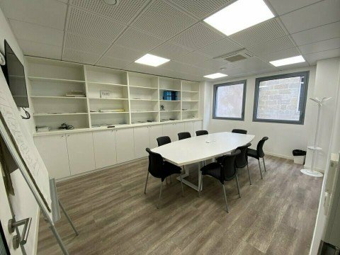 Vente Bureaux / Locaux professionnels, 1360 pi2 à Bordeaux (33000) en France