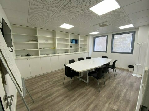 Vente Bureaux / Locaux professionnels, 126 m2 à Bordeaux (33000) en France