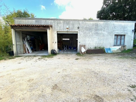 Vente Local commercial Local d'activité / Entrepôt, Terrain, 117 m2 à Aubagne (13400) en France