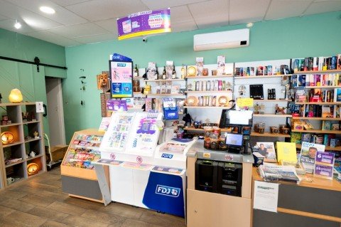 Vente Presse, Loto, Bazar / cadeaux, 150 m2 sur un axe passant, à Salon-de-Provence (13300) en France