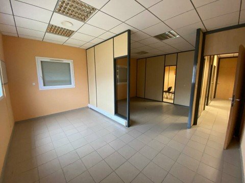 Vente Local commercial , 11370 pi2 à Bayonne (64100) en France