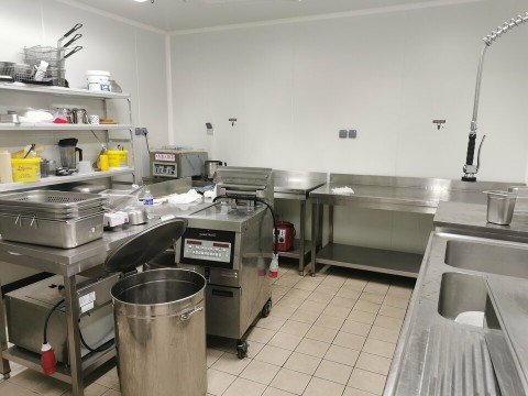 Vente Laboratoire de cuisine avec extraction de 500mm à Montreuil (93100) en France