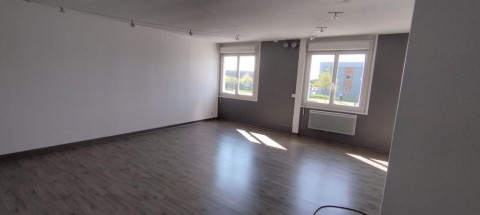 Vente Bureaux / Locaux professionnels, 100 m2 à Roissy-en-Brie (77680) en France