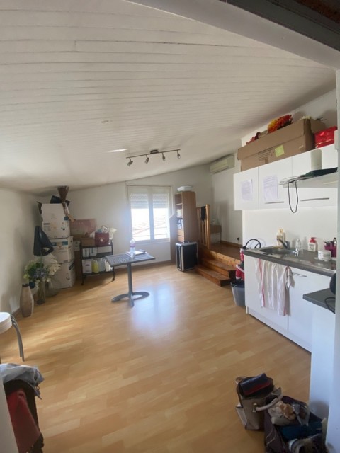 Vente Local commercial Esthétique / salon de beauté, 120 m2 en plein centre ville, à Le Haillan (33185) en France