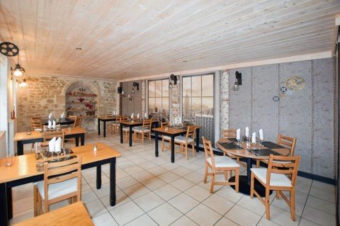 Vente Bar, Restaurant 50 couverts avec terrasse dans une zone touristique, à Couches (71490)