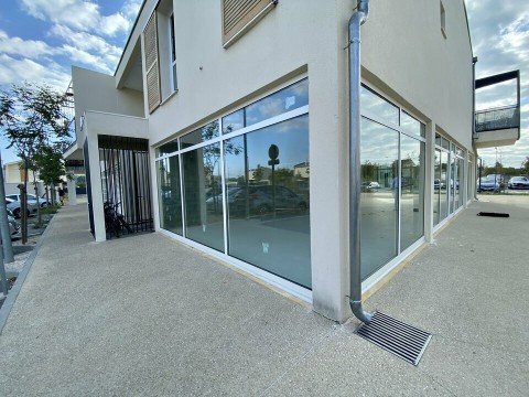 Vente Local commercial , 85 m2 à Velleron (84740) en France