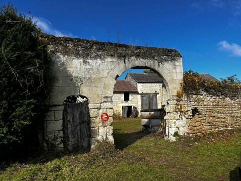 Vente Ancien corps de ferme idéal pour de l'hébergement touristique ou un projet équestre, à Châtellerault (86100)