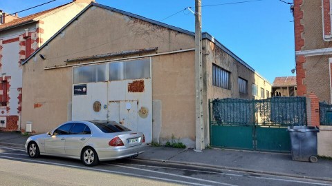 Vente Appartement - bureau de 60 m2 dans une zone fréquentée, à Marseille (13001) en France