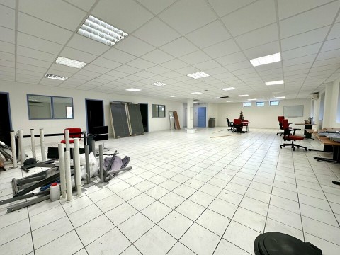 Vente Bureaux / Locaux professionnels, 2590 pi2 à Martigues (13500) en France