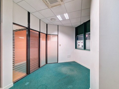 Vente Local commercial ou bureaux de 180 m2 sur un emplacement N°1, à Montluçon (03100) en France