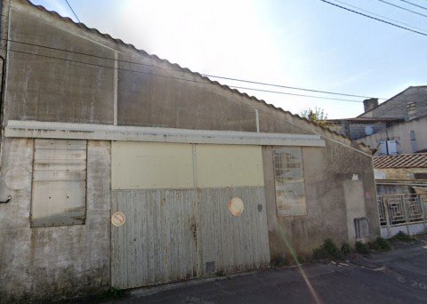 Vente Entrepôt de 200 m2, à Gond-Pontouvre (16160)