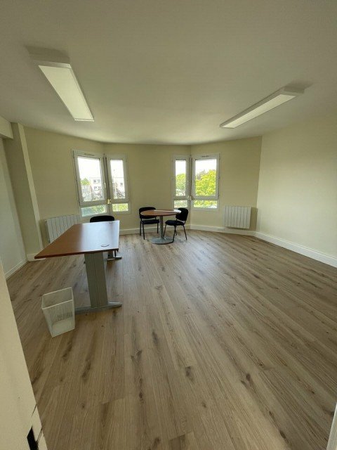 Vente Bureaux / Locaux professionnels, 138 m2 à Rambouillet (78120) en France