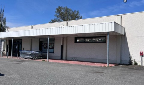 Vente Local commercial , 687 m2 à Saint-Martin-de-Crau dans une zone commerciale (13310) en France