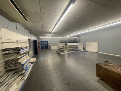 Vente Local commercial , 500 m2 à Tarbes (65000) en France