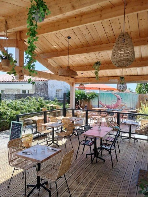 Vente Bar, Restaurant 60 couverts avec terrasse en Charente Maritime (17) en France