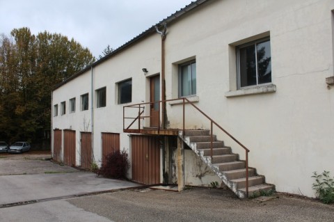 Vente Local de 1308 m2 dans une zone dynamique, proche de Lons le Saunier (39000) en France