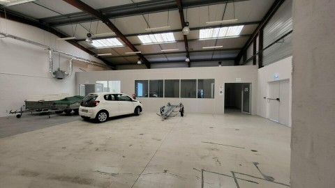 Vente Local d'activité de 438 m2, à Saint-André-des-Eaux (44117) en France