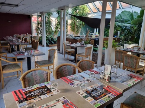 Vente Hôtel restaurant de 8 chambres avec salle de séminaire et terrasse près de Montargis (45200)