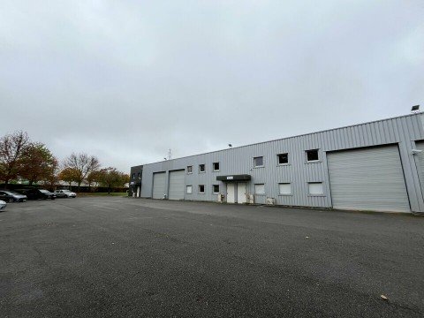 Vente Local commercial , 777 m2 à Cesson (77240) en France