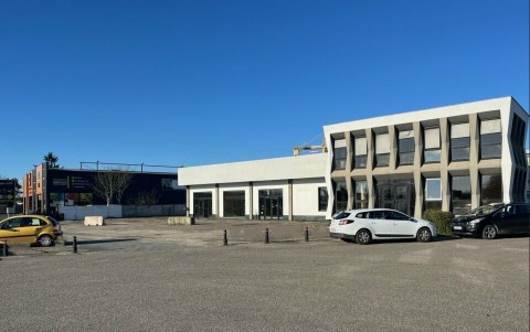 Vente Local commercial de 709 m2 dans une zone fréquentée, à Libourne (33500) en France