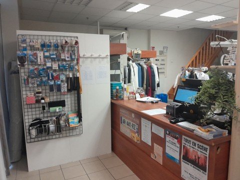 Vente Pressing, Serrurier, 120 m2 dans un centre commercial, à Maen Roch (35460)