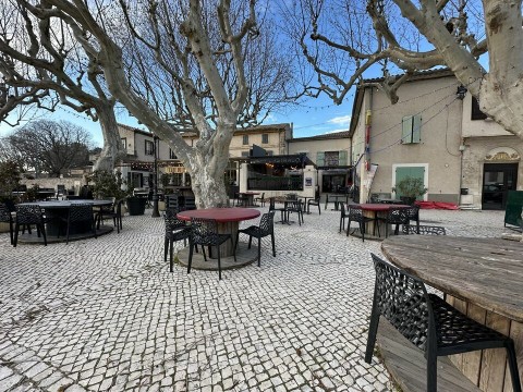 Vente Bar, Tabac, Presse, PMU, Loto, Restaurant, Brasserie licence IV 48 couverts avec terrasse dans une zone fréquentée, à Boulbon (13150)