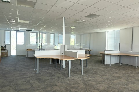 Vente Bureaux / Locaux professionnels, 300 m2 à Rillieux-La-Pape (69140) en France