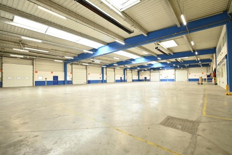 Vente Local d'activité / Entrepôt, 2145 m2 à Saint-Quentin-Fallavier (38070)