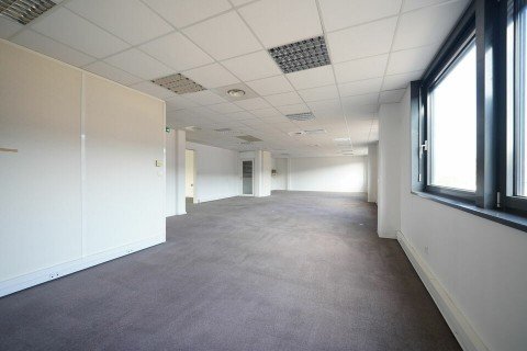 Vente Bureaux / Locaux professionnels, 132 m2 à Saint-Quentin-Fallavier (38070) en France