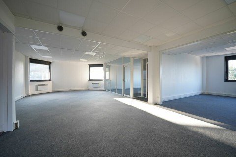 Vente Bureaux / Locaux professionnels, 131 m2 à Saint-Quentin-Fallavier (38070) en France