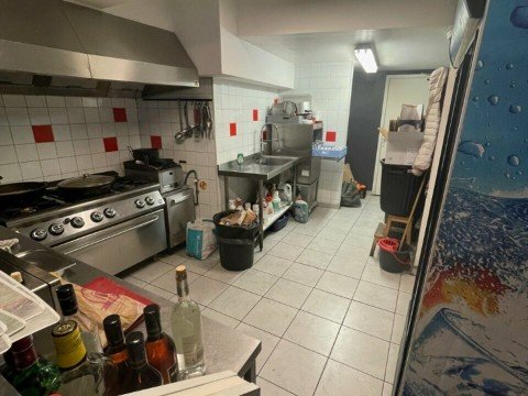 Vente Local commercial , 560 pi2 à Cavaillon (84300) en France