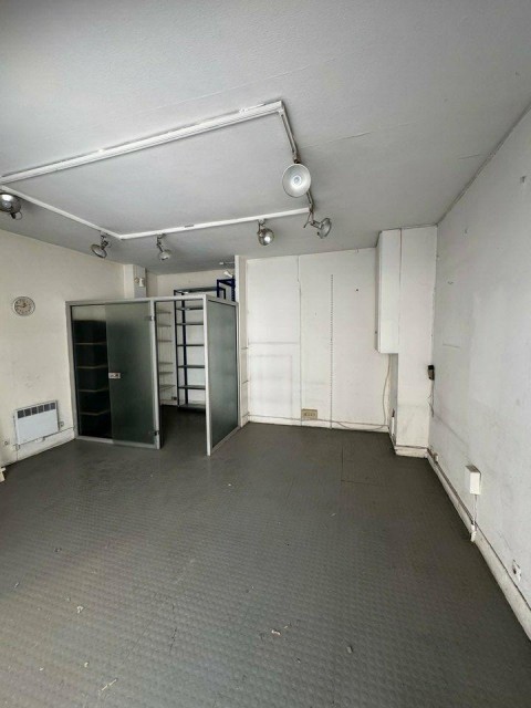 Vente Local commercial , 40 m2 à Marseille 4ème au cœur d'un quartier animé (13004)