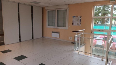 Vente Immeuble de bureaux de 140 m2 à Neuilly-en-Thelle (60530)