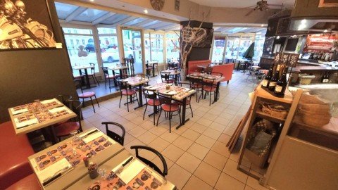 Vente Bar, Restaurant 60 couverts avec terrasse à Argentan au centre ville (61200) en France