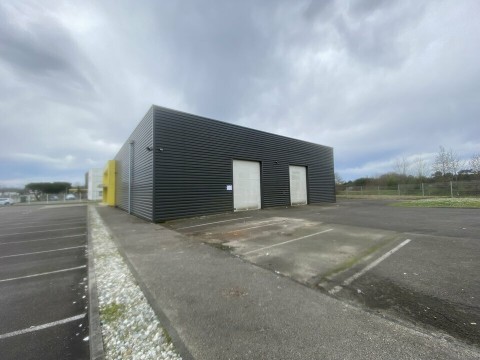 Vente Local d'activité de 700 m2 dans une zone d'activité, à Saint-Paul-lès-Dax (40990)