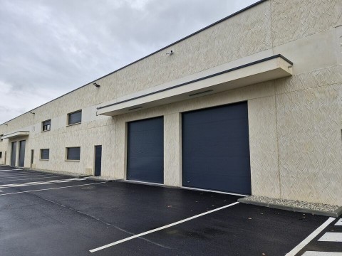 Vente Local d'activité / Entrepôt, 225 m2 à Saint-Germain-du-Puch (33750) en France