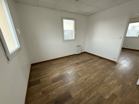 Vente Bureaux / Locaux professionnels, 35 m2 à Saint-Maximin (60740) en France