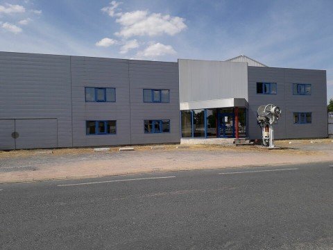 Vente Local d'activité / Entrepôt, 1600 m2 à Montluçon (03100) en France