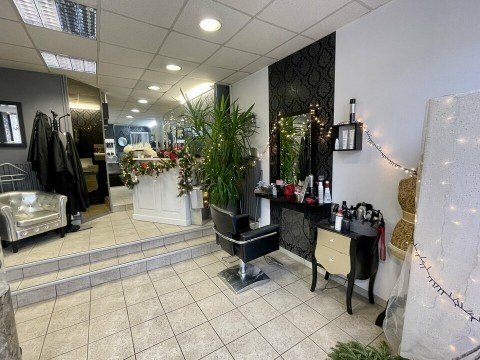 Vente Salon de coiffure mixte en plein centre ville, à Montivilliers (76290) en France