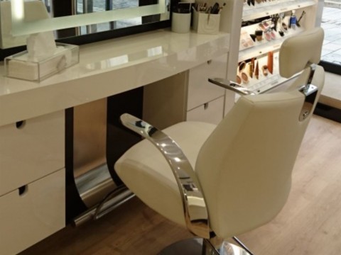 Vente Salon de coiffure sous enseigne, 80 m2 au centre-ville de Beaune