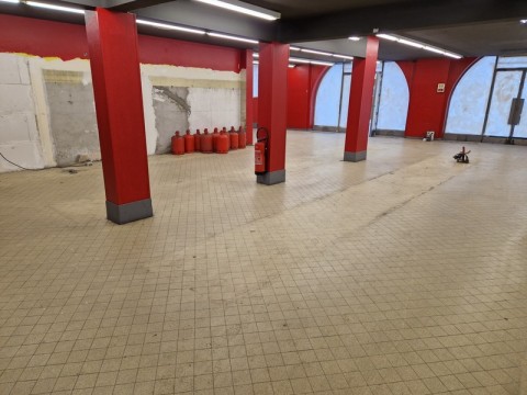 Vente Local commercial de 115 m2 dans le centre ville, à Saint-Laurent-du-Var (06700) en France