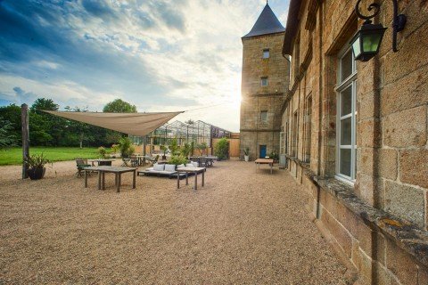 Vente Château, 38430 pi2 proche de Paris (75000) en France