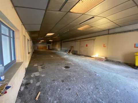 Vente Local commercial , 390 m2 à Saintes (17100) en France