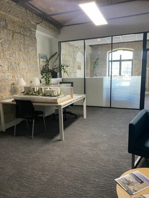 Vente Bureaux / Locaux professionnels, 143 m2 à Marseille (13002) en France